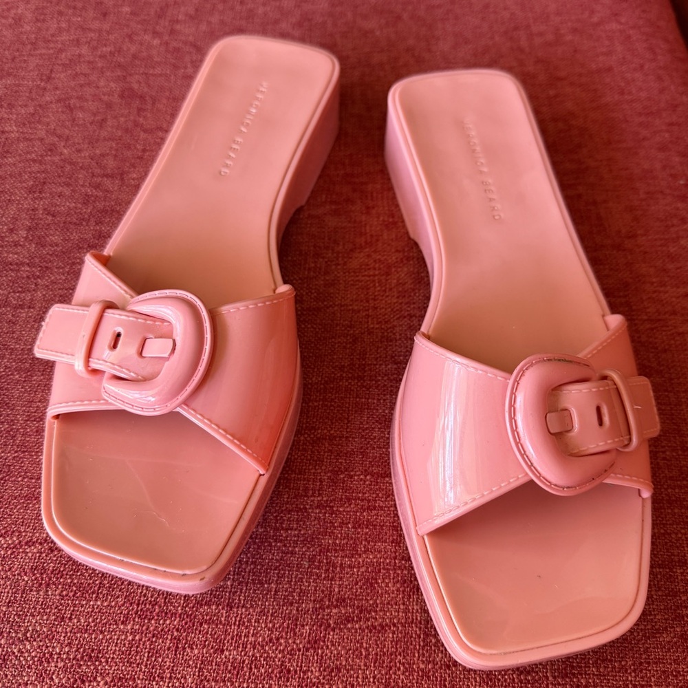Veronica Beard Rubber Slides Size: 9